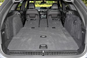 BMW 5 Series Touring - boot seats down
