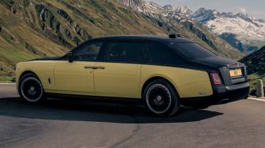 Rolls-Royce Phantom Goldfinger - rear 3/4