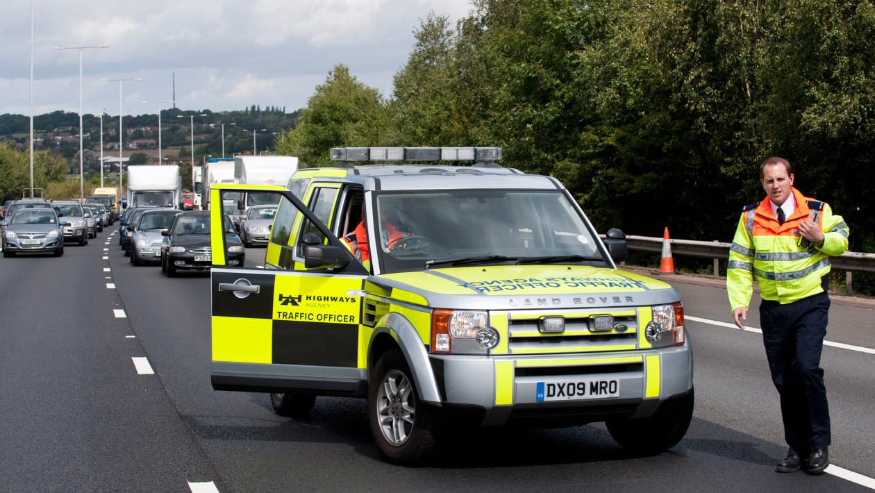 How to use the hard shoulder - pictures | Auto Express