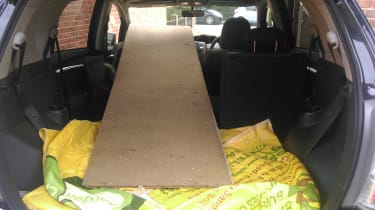 Toyota Verso LT - wood in boot