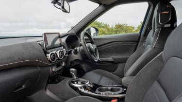 Nissan Juke - interior (passenger side view)