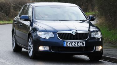 Skoda Superb 2.0 TDI SE Plus front cornering