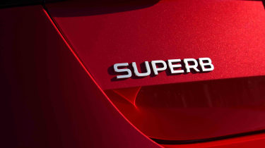 Skoda Superb hatch - &#039;Superb&#039; badge detail