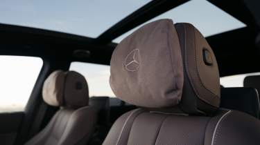 Mercedes GLS facelift - head rest