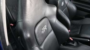 Volkswagen Golf R32 - front seats