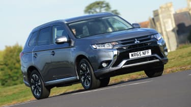 Mitsubishi Outlander PHEV - front