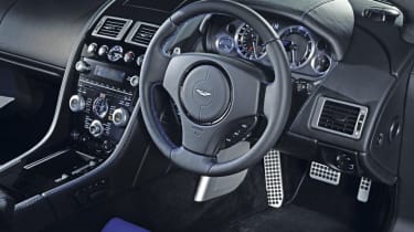 Aston Martin Vantage S controls
