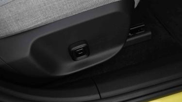 Volvo EX30 - electric seat control