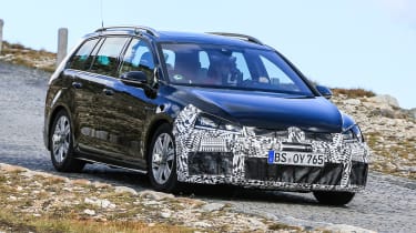Volkswagen Golf R Estate facelift spied - 22