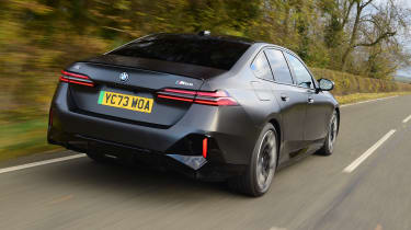 BMW i5 - rear tracking