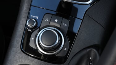Mazda 3 2.2 dials