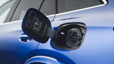 Mercedes GLC - charging port