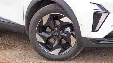 Renault Captur - alloy wheel detail