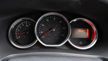 Dacia Sandero facelift - dials