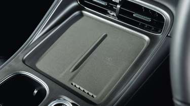 Chery Tiggo 8 - wireless charging pad