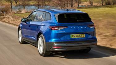 Skoda Enyaq 50 - rear tracking