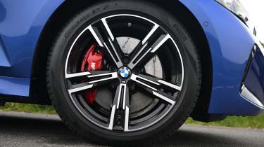 BMW 330e - wheel