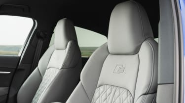 Audi SQ8 Sportback e-tron - front seats