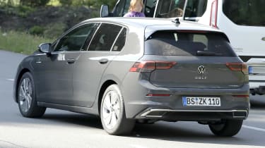 Facelifted Volkswagen Golf 8 spy shot