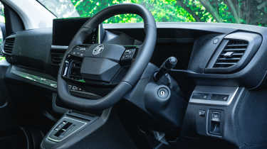 Vauxhall Vivaro Electric - steering wheel