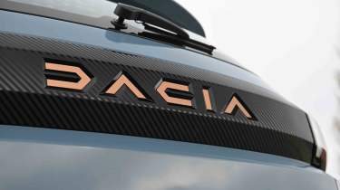 Dacia Spring - &#039;Dacia&#039; tailgate badge