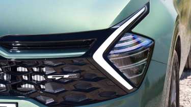 Kia Sportage - headlight detail