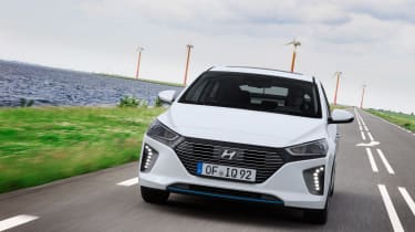 Hyundai IONIQ hybrid 2016 - front end