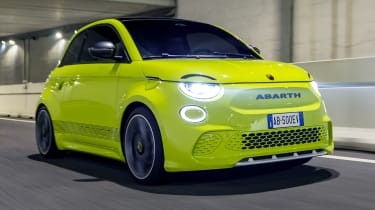 Abarth 500e - front tracking