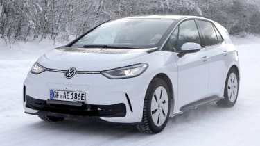 Volkswagen ID3 facelift spyshot 2