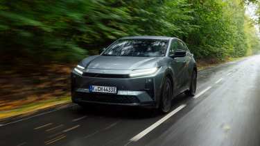 Toyota C-HR+ - front tracking