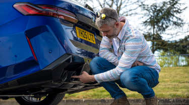 BMW 530e Touring LT test - finger in exhaust pipe