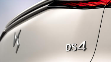 DS 4 - rear badge