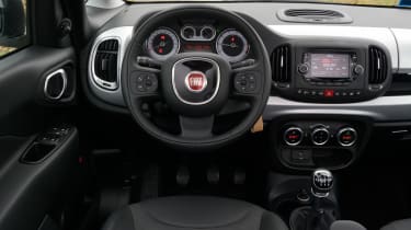 Fiat 500L Trekking Beats Edition interior 