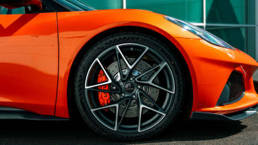 Lotus Emira 420 Sport - wheel