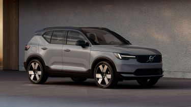 Volvo XC40 facelift - front
