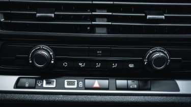 Vauxhall Vivaro Electric - centre console