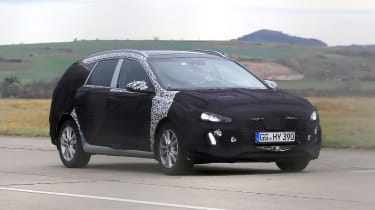 Hyundai i30 estate spy shots