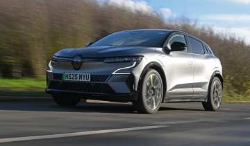 Renault Megane E-Tech - front tracking