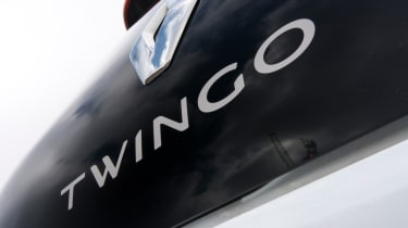 Triple test – Renault Twingo - boot badges