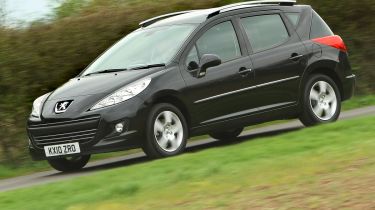 Peugeot 207 SW estate front tracking