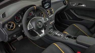 Mercedes-AMG GLA 45 Night Edition 2017 - interior