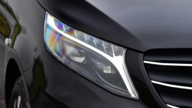 Mercedes Vito Crew Van 119 CDI Premium Night Edition - LED head light detail