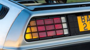 DMC DeLorean - rear lights