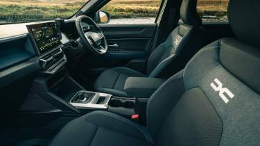 Dacia Duster Hybrid - front seats