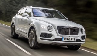 Bentley Bentayga Diesel - Ice white 2017 front tracking
