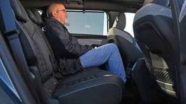 Peugeot E-5008 - rear seats