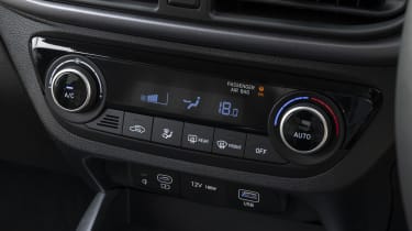 Hyundai i10 - climate controls