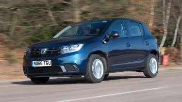 Dacia Sandero - front tracking