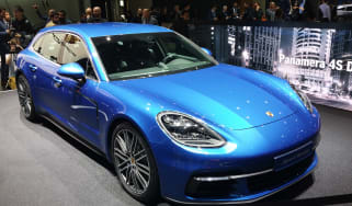 Porsche Panamera Sport Turismo show - front