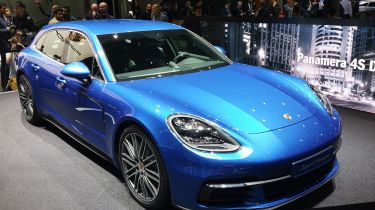 Porsche Panamera Sport Turismo show - front